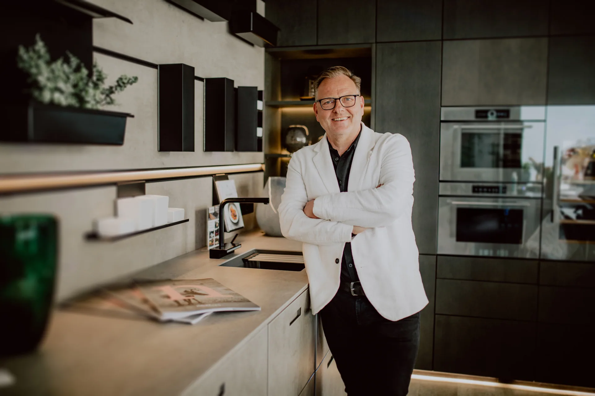 Michael Breitbach in einer modernen next125-Küche