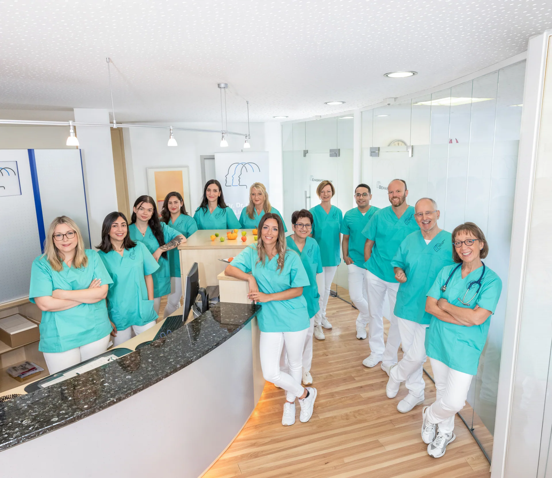 Das Praxisteam des Zentrums für Implantologie Dr. Dr. Lieberum und Kollegen